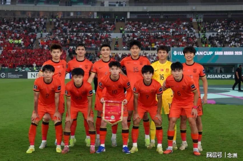 开云体育官方入口-U23国足回国！获献鲜花花环 大量球迷热情接机：欢迎英雄凯旋归来