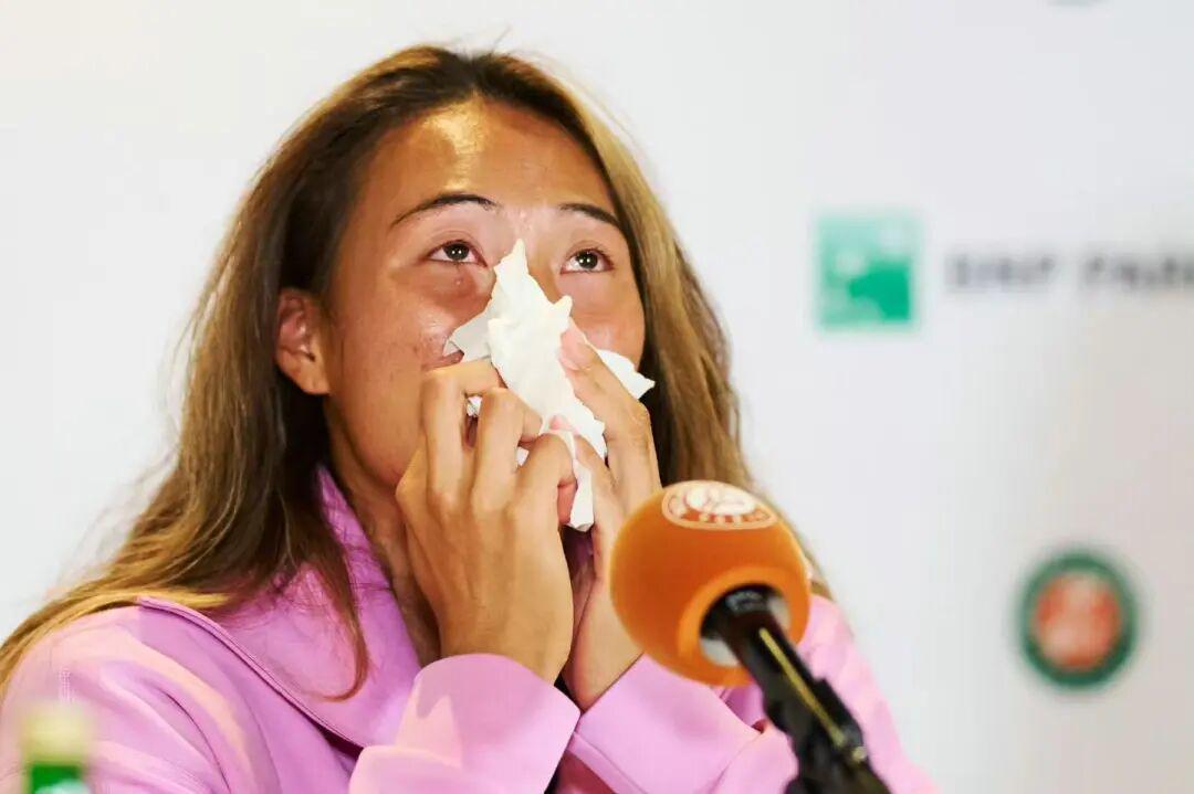 开云体育官方网站-一轮游！2026法网女单首轮：郑钦文0比2出局 泪洒发布会
